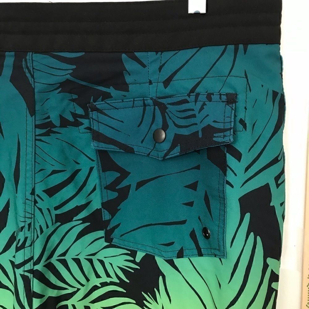 Old Navy California Size 38 Board Shorts! - Picture 2 of 13